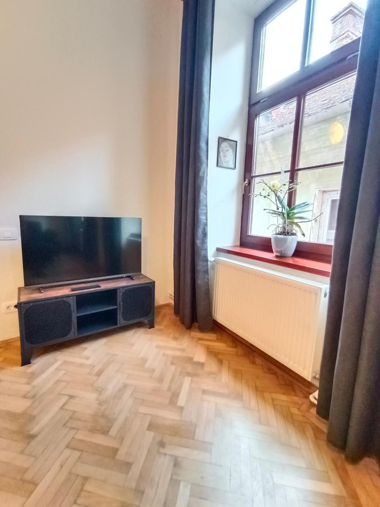 Apartamento Pif Hirscher Braşov